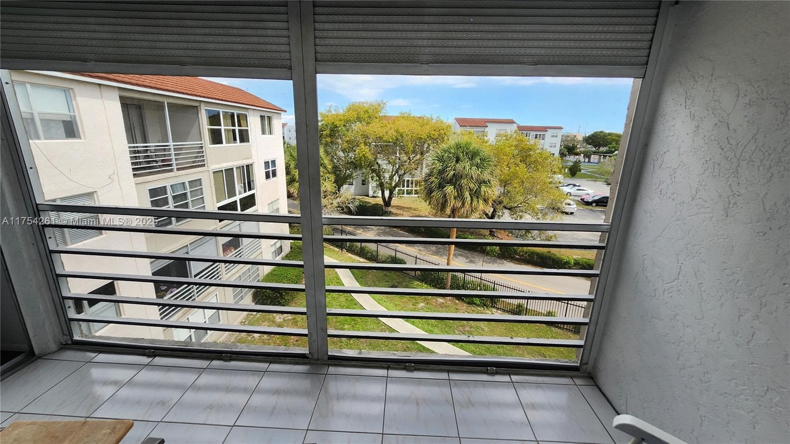 Somerset Condo 1 · #400 in Lauderdale Lakes - Photo 8