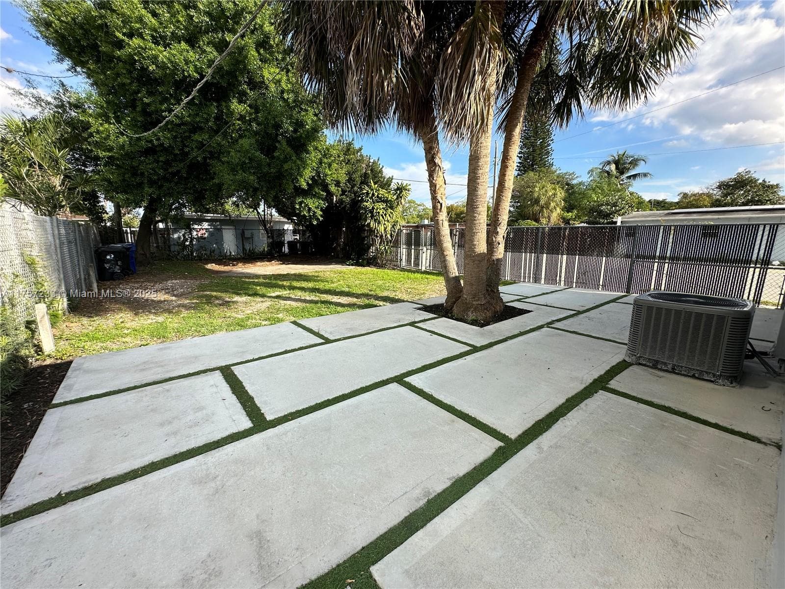 1300 NW 7th Ter photo 13