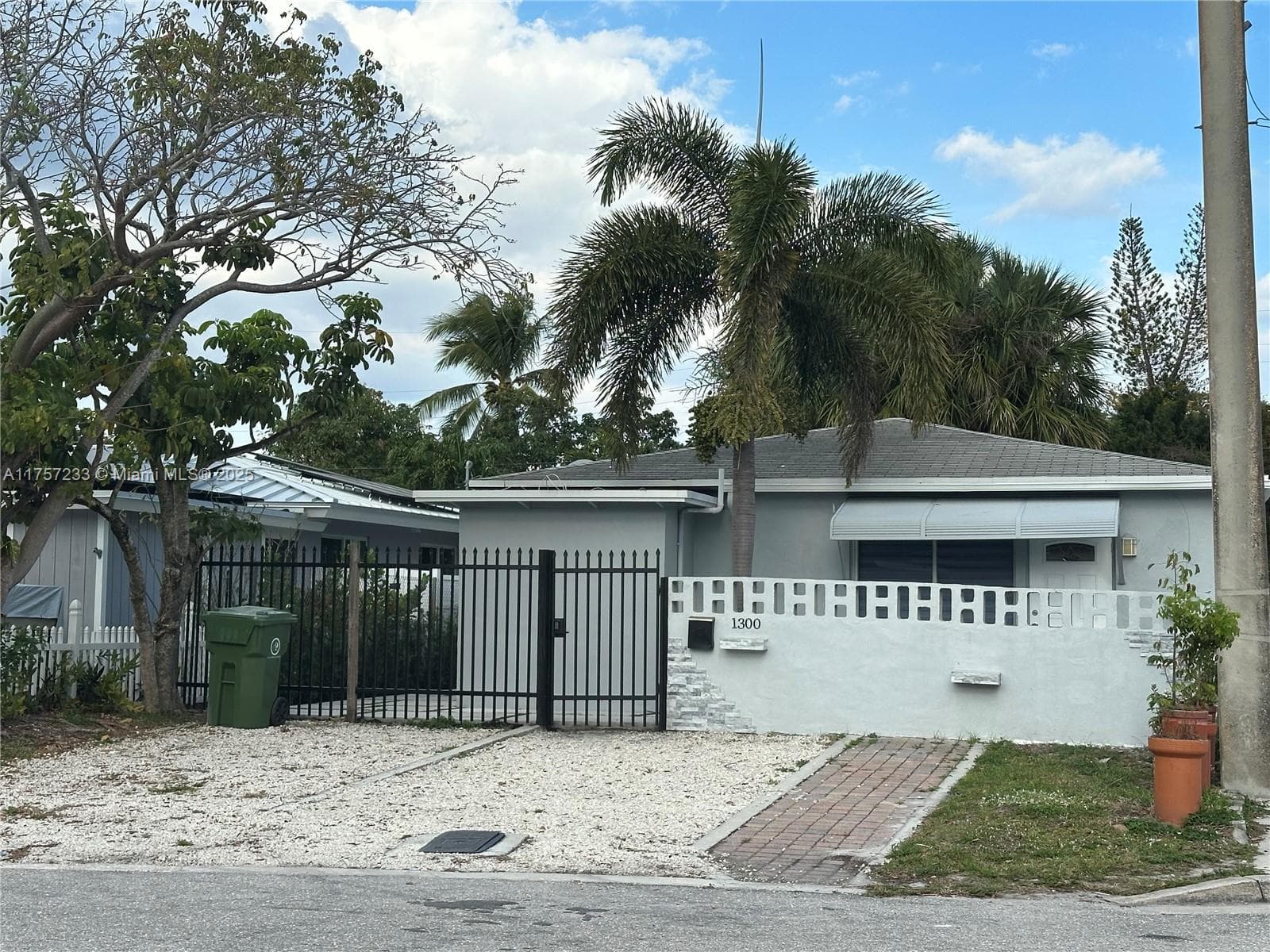 1300 NW 7th Ter photo 1