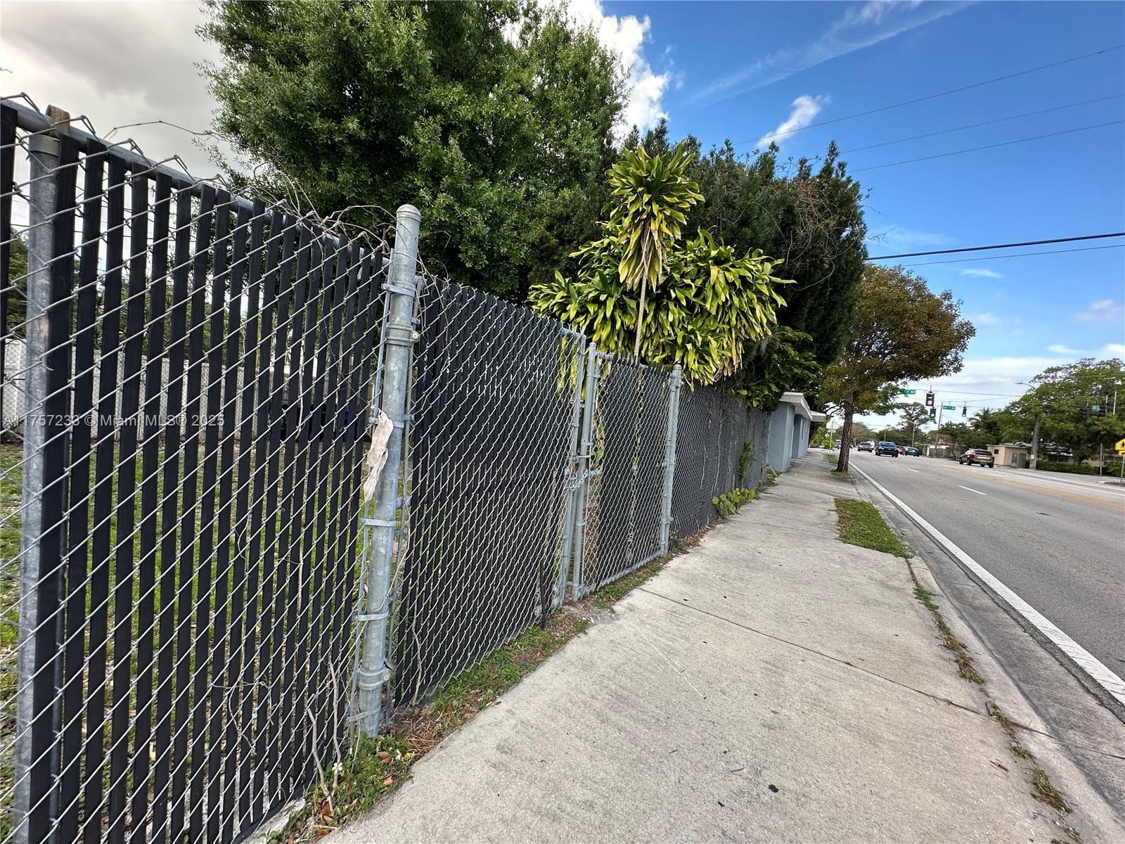 1300 NW 7th Ter photo 20