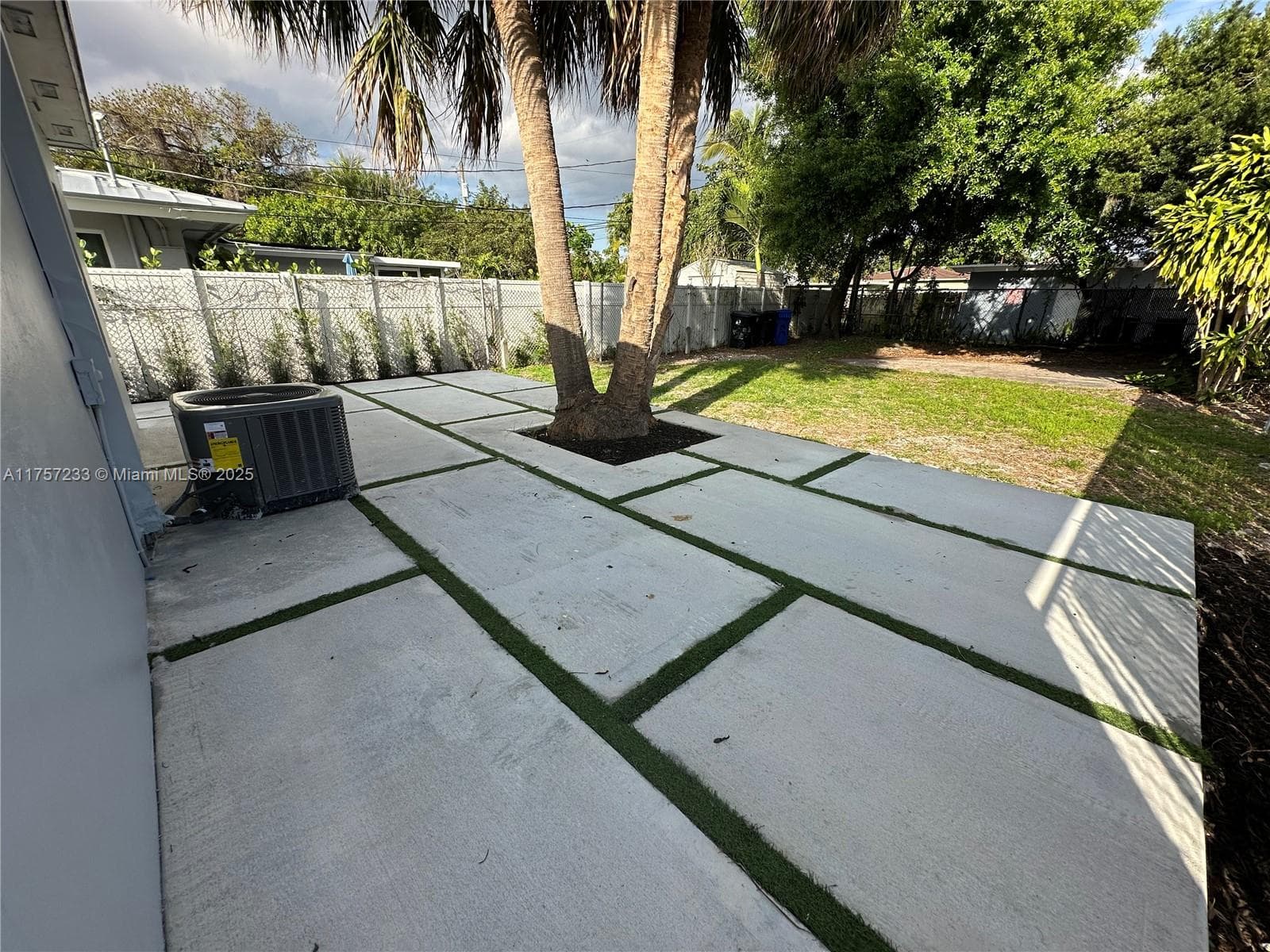 1300 NW 7th Ter photo 15