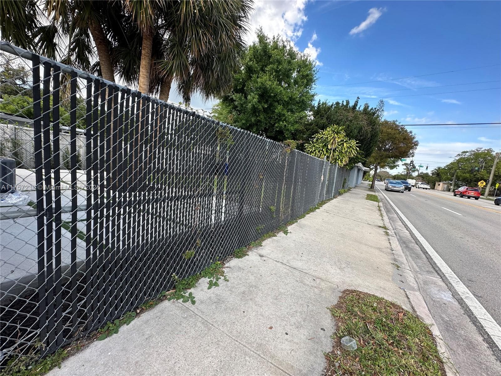 1300 NW 7th Ter photo 19