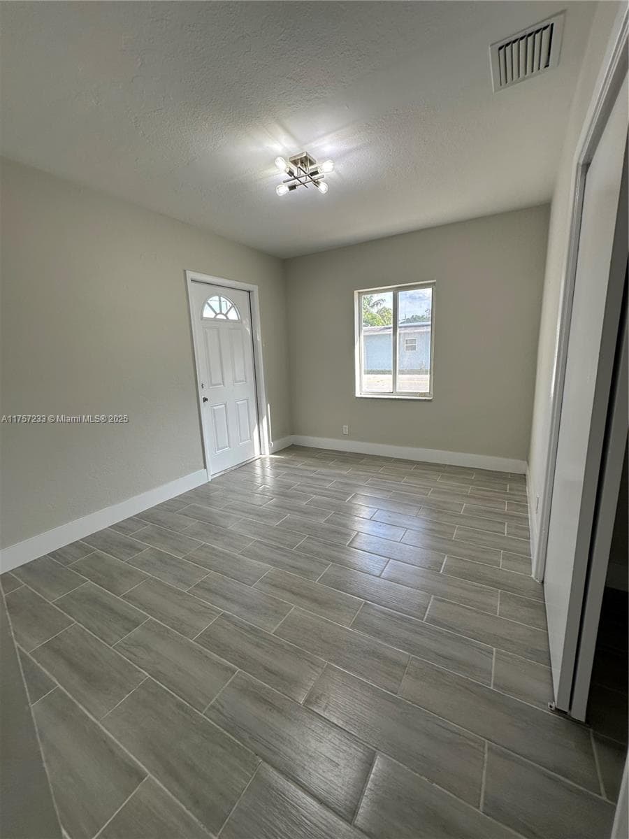 1300 NW 7th Ter photo 8