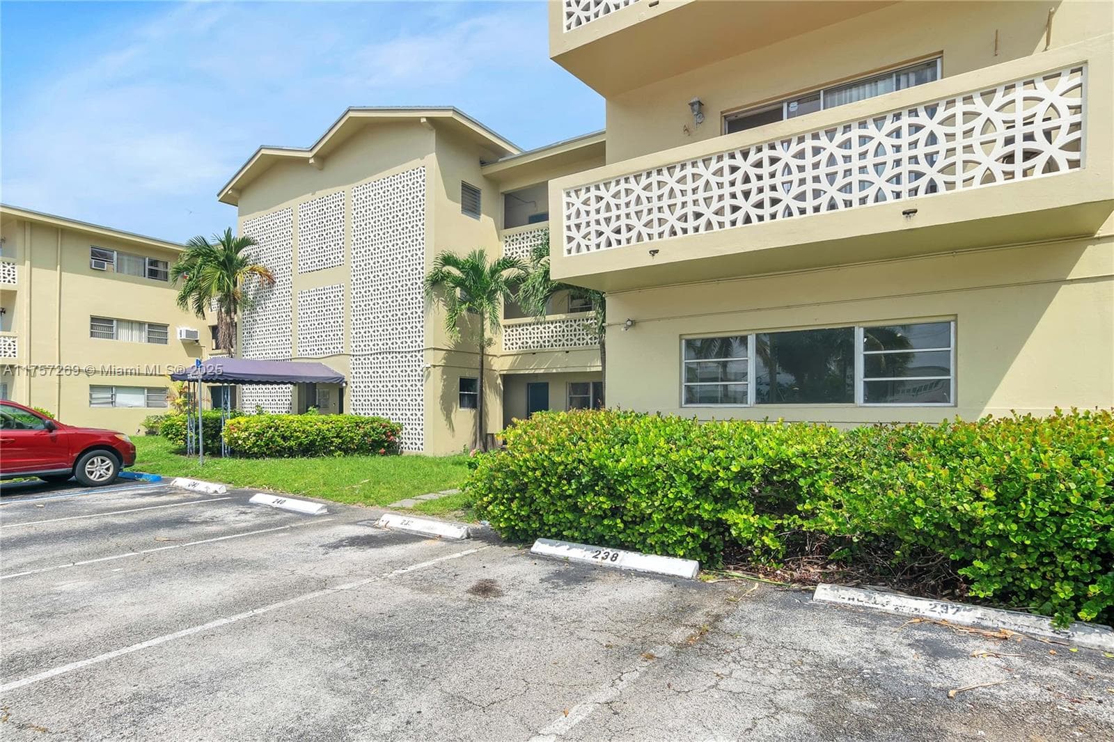 Sans Souci · #1 in North Miami - Photo 22