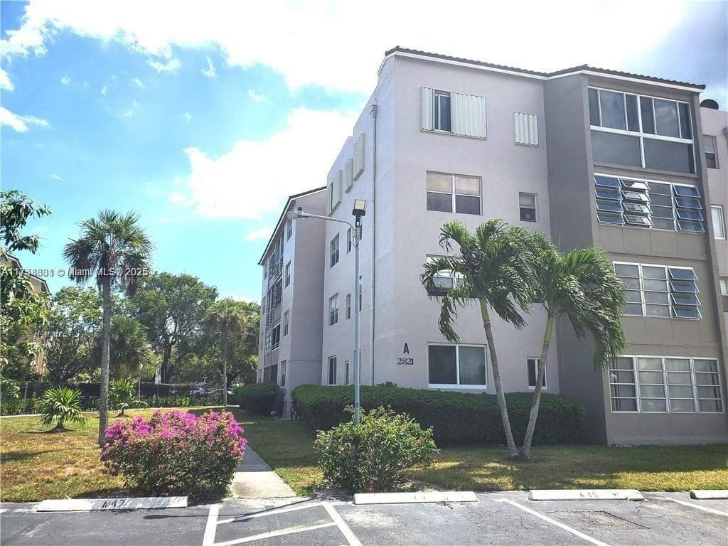 Somerset Condo · #209 in Lauderdale Lakes - Photo 2