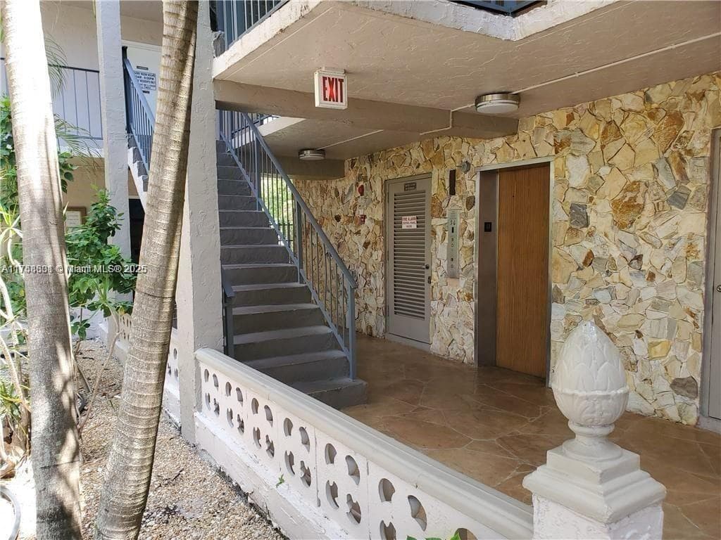 Somerset Condo · #209 in Lauderdale Lakes - Photo 10