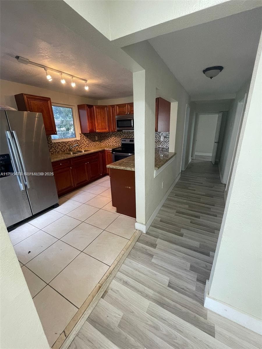 4896 SW 28th Ter photo 6