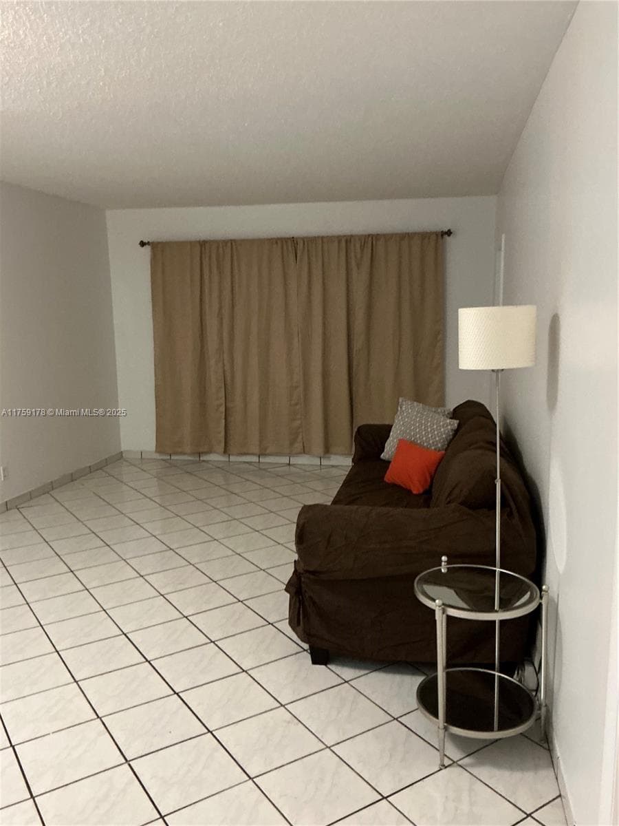 Sheridan Lakes Condo · #304 in Hollywood - Photo 1