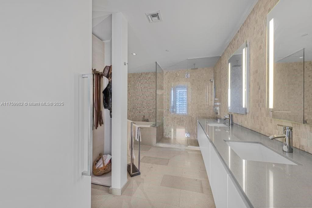 Reach Brickell City Centre · #1710 in Miami - Photo 17