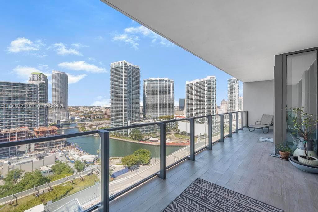 Reach Brickell City Centre · #1710 in Miami - Photo 25