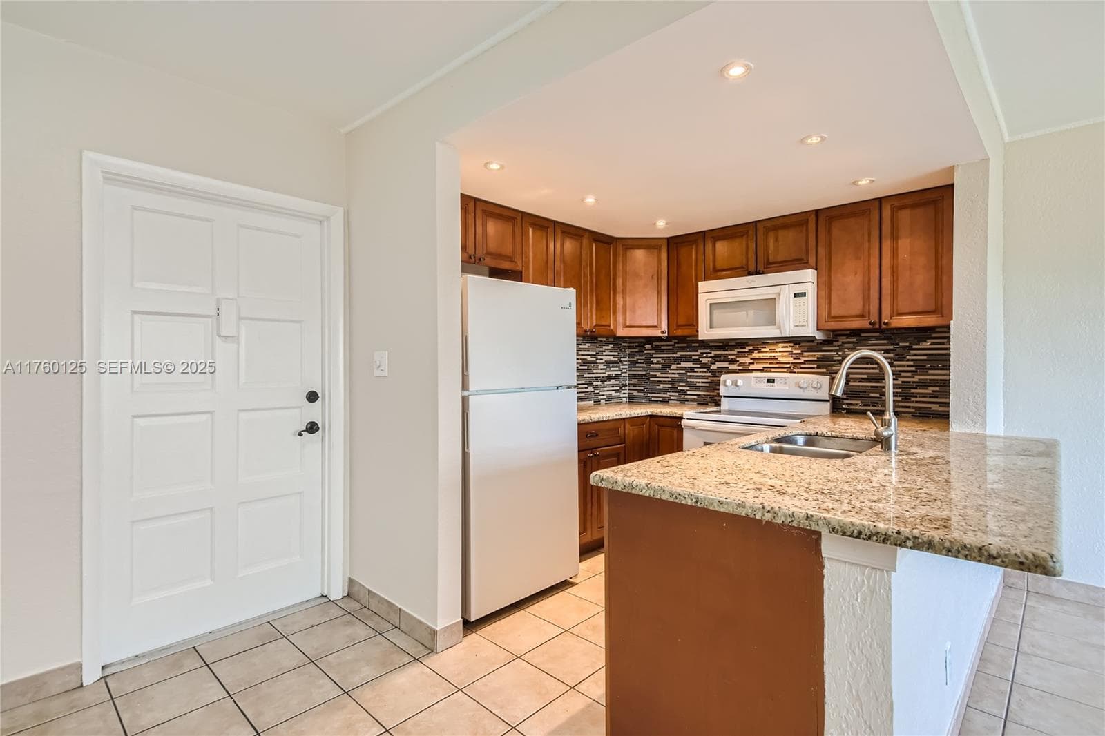 PLUNKETT CONDO APTS · #406 in Hollywood - Photo 3