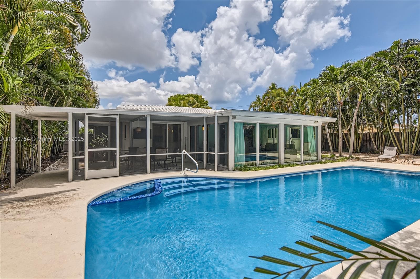 Large pool with whirpool