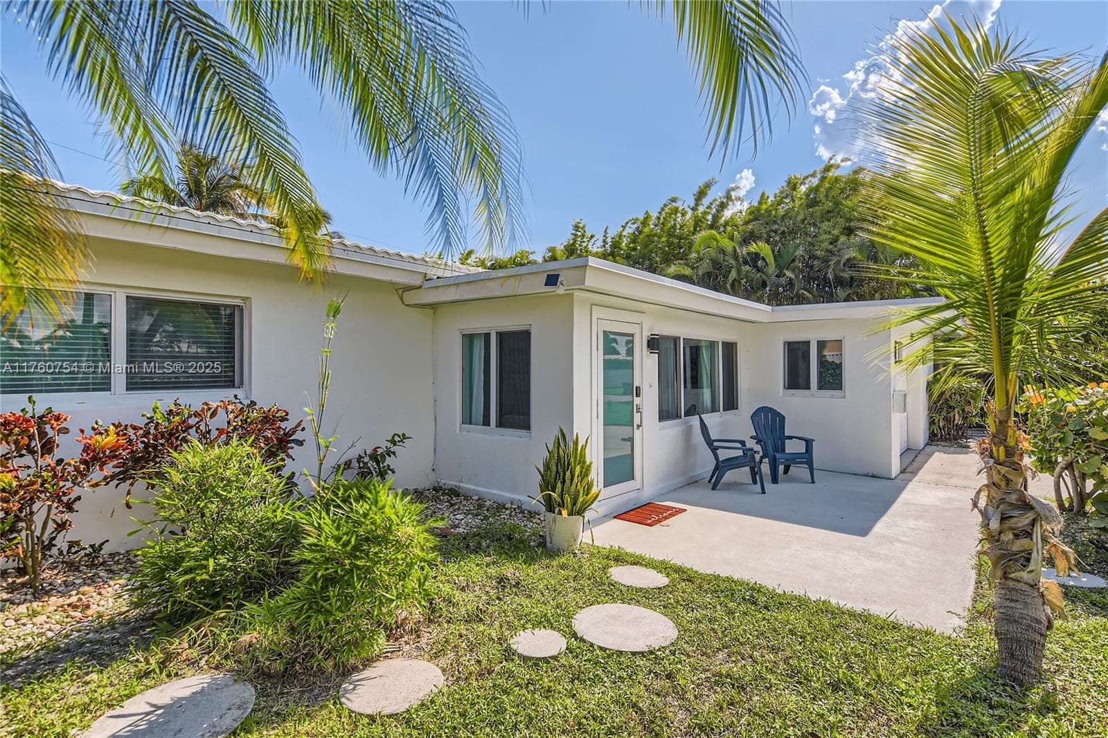 262 Bombay Ave photo 4