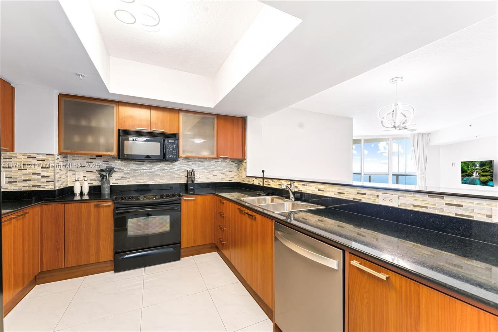 La Perla · #2810 in Sunny Isles Beach - Photo 8