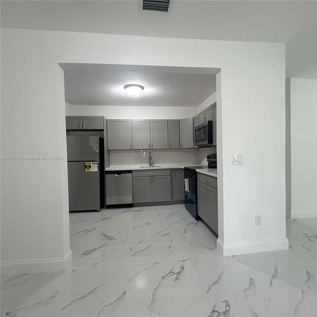 205 Seaman Ave photo 6