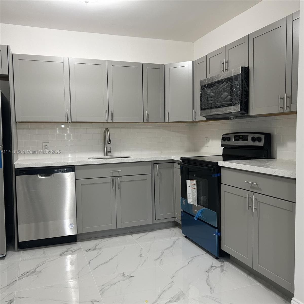 205 Seaman Ave photo 14