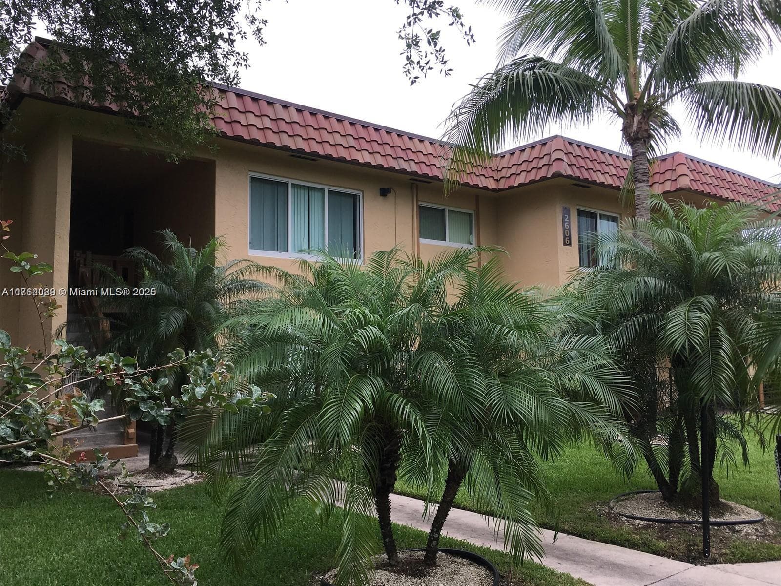 LAKESIDE CONDO · #204 in Lauderdale Lakes - Photo 2