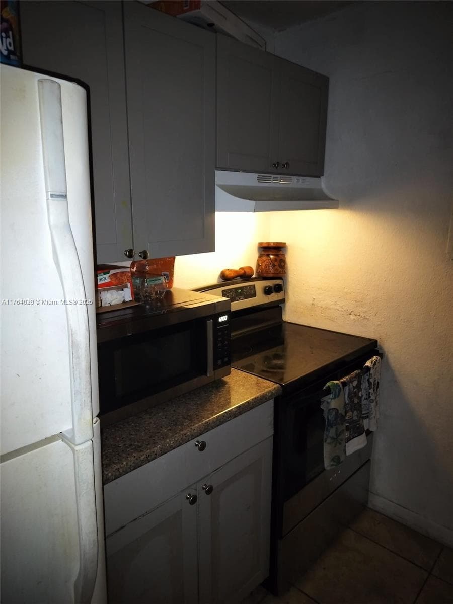 LAKESIDE CONDO · #204 in Lauderdale Lakes - Photo 7