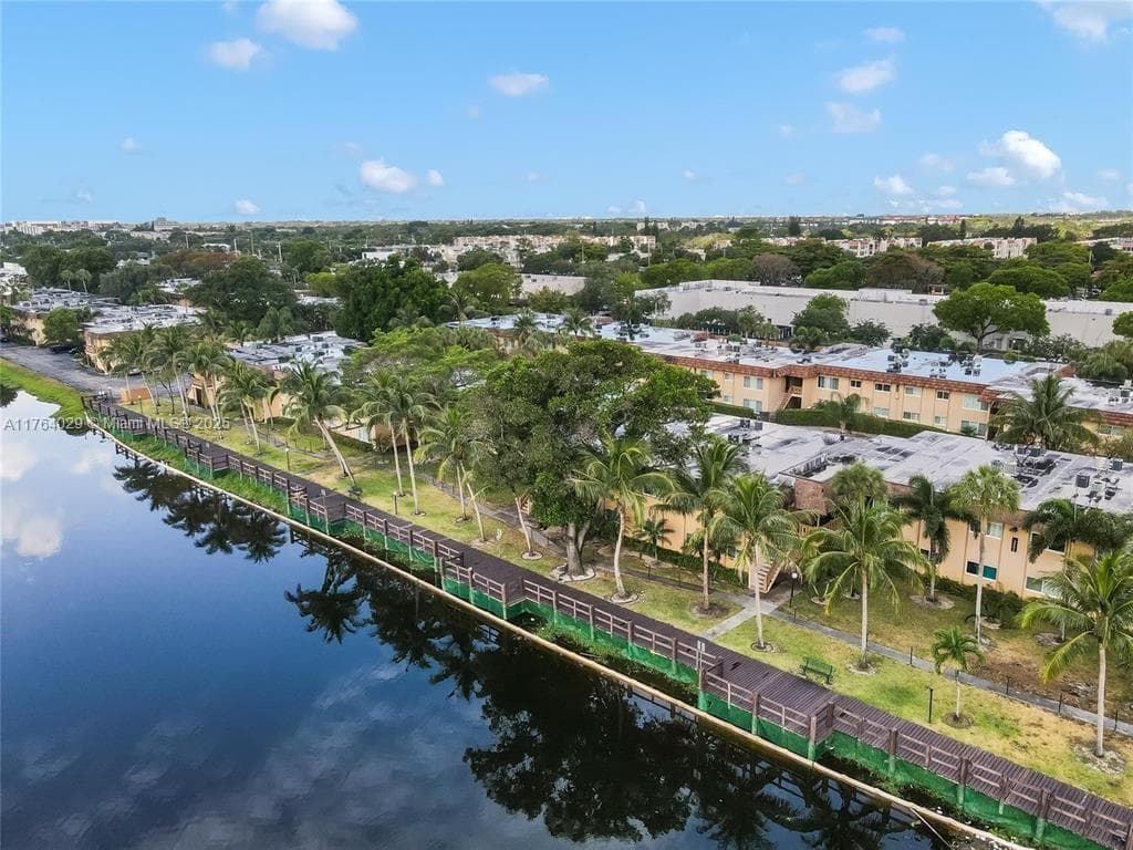 LAKESIDE CONDO · #204 in Lauderdale Lakes - Photo 1