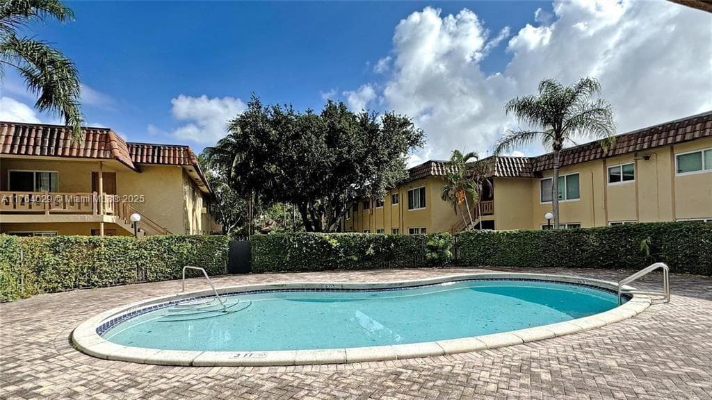 LAKESIDE CONDO · #204 in Lauderdale Lakes - Photo 5
