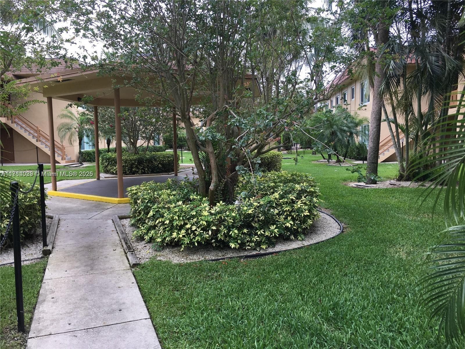 LAKESIDE CONDO · #204 in Lauderdale Lakes - Photo 4