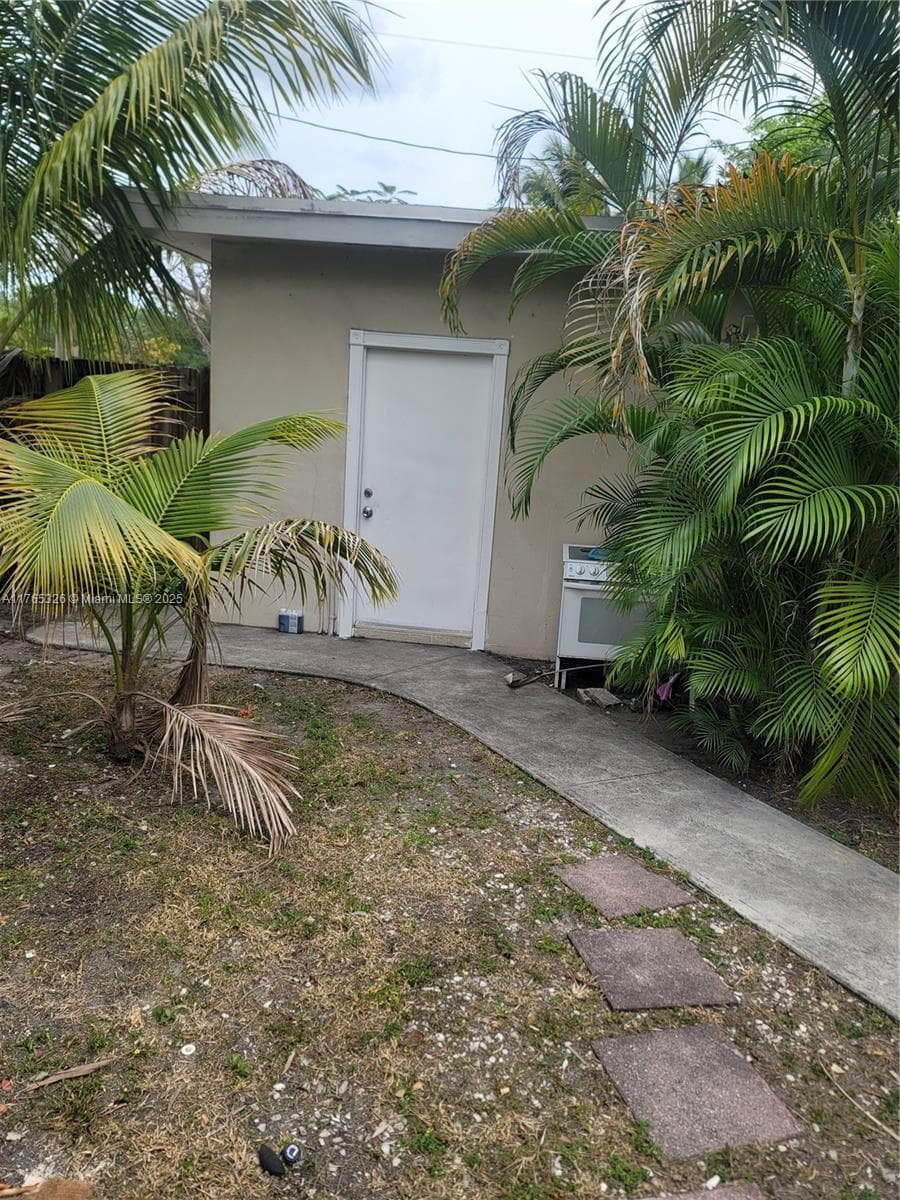 1244 NW 7th Ave photo 7