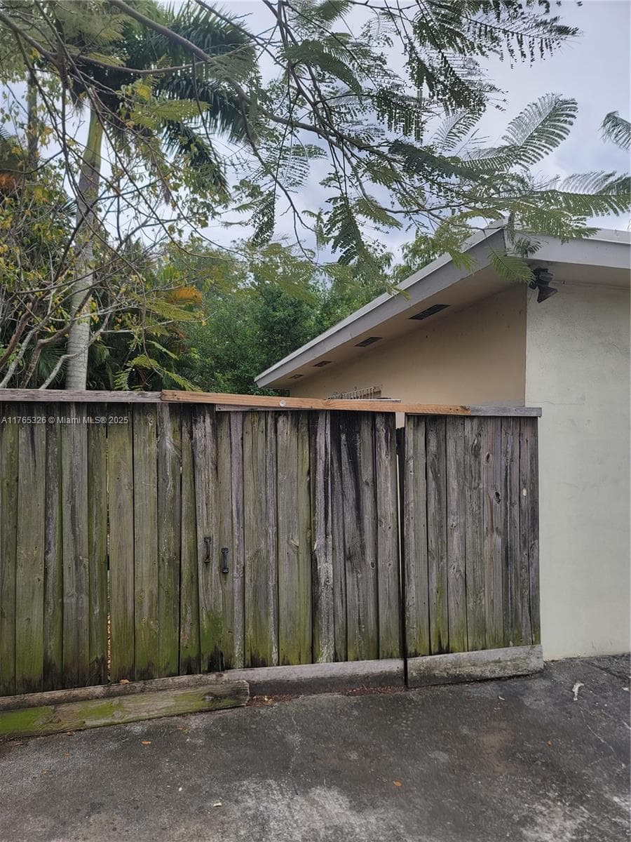 1244 NW 7th Ave photo 5