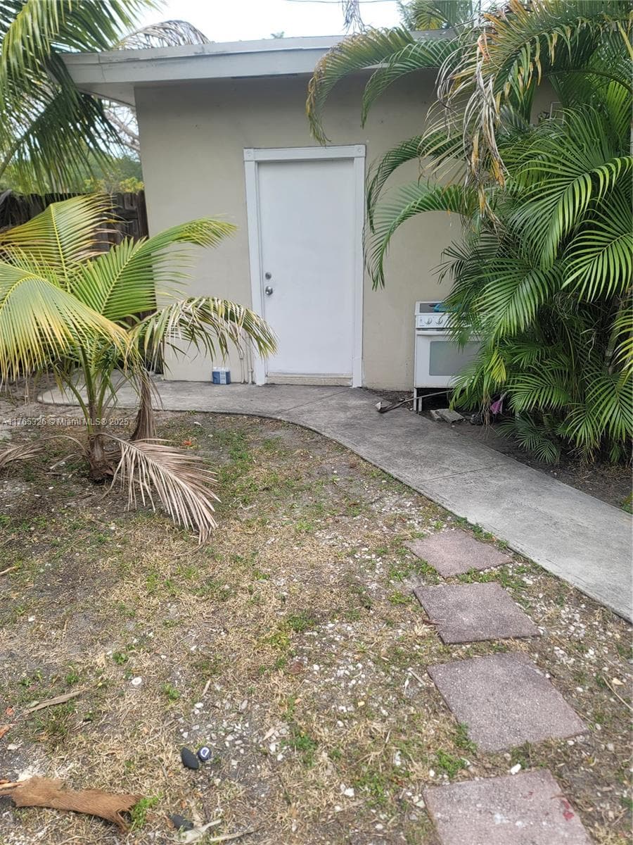 1244 NW 7th Ave photo 8