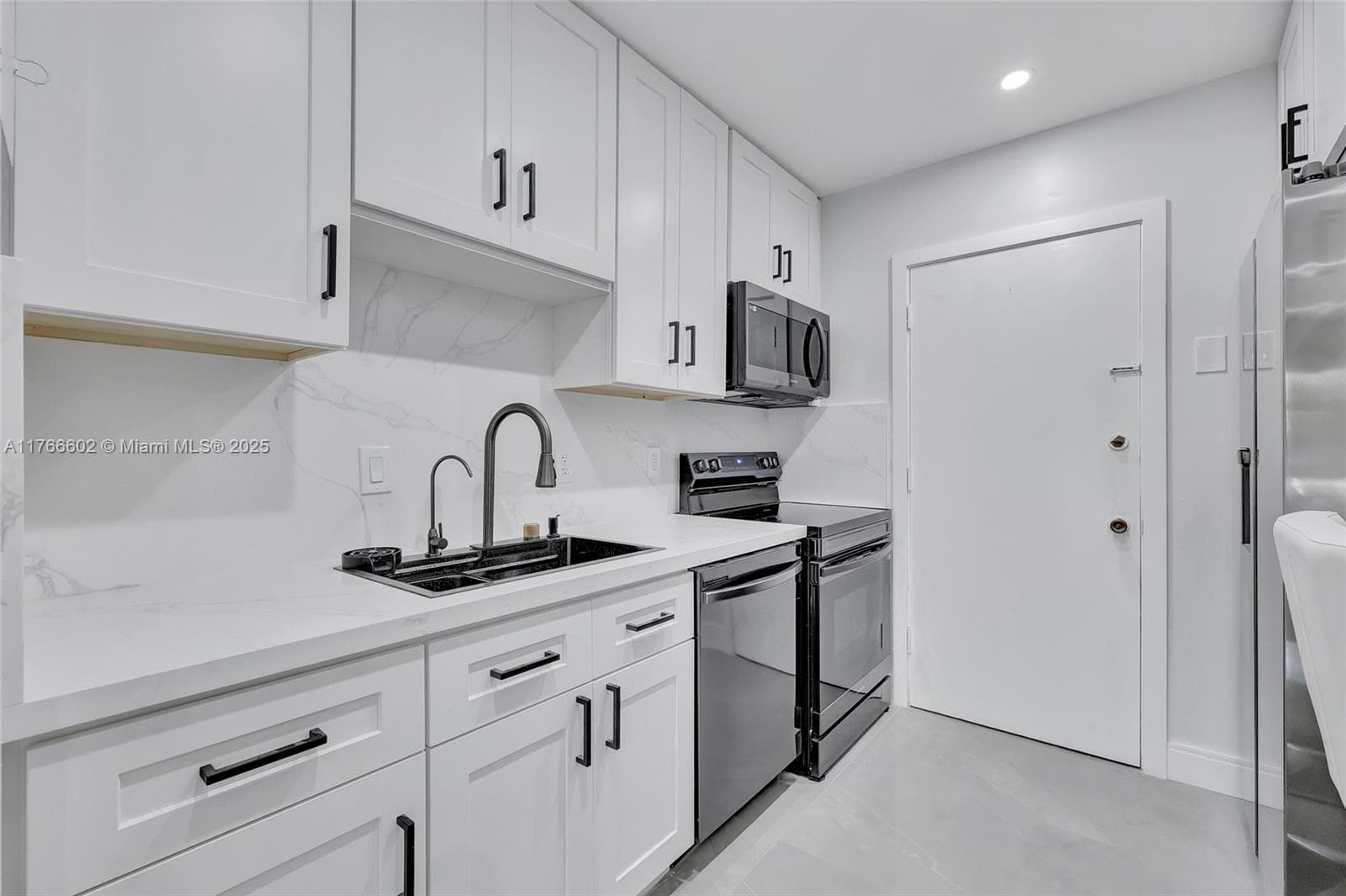IMPERIAL POINT COLONNADES · #2026 in Fort Lauderdale - Photo 2