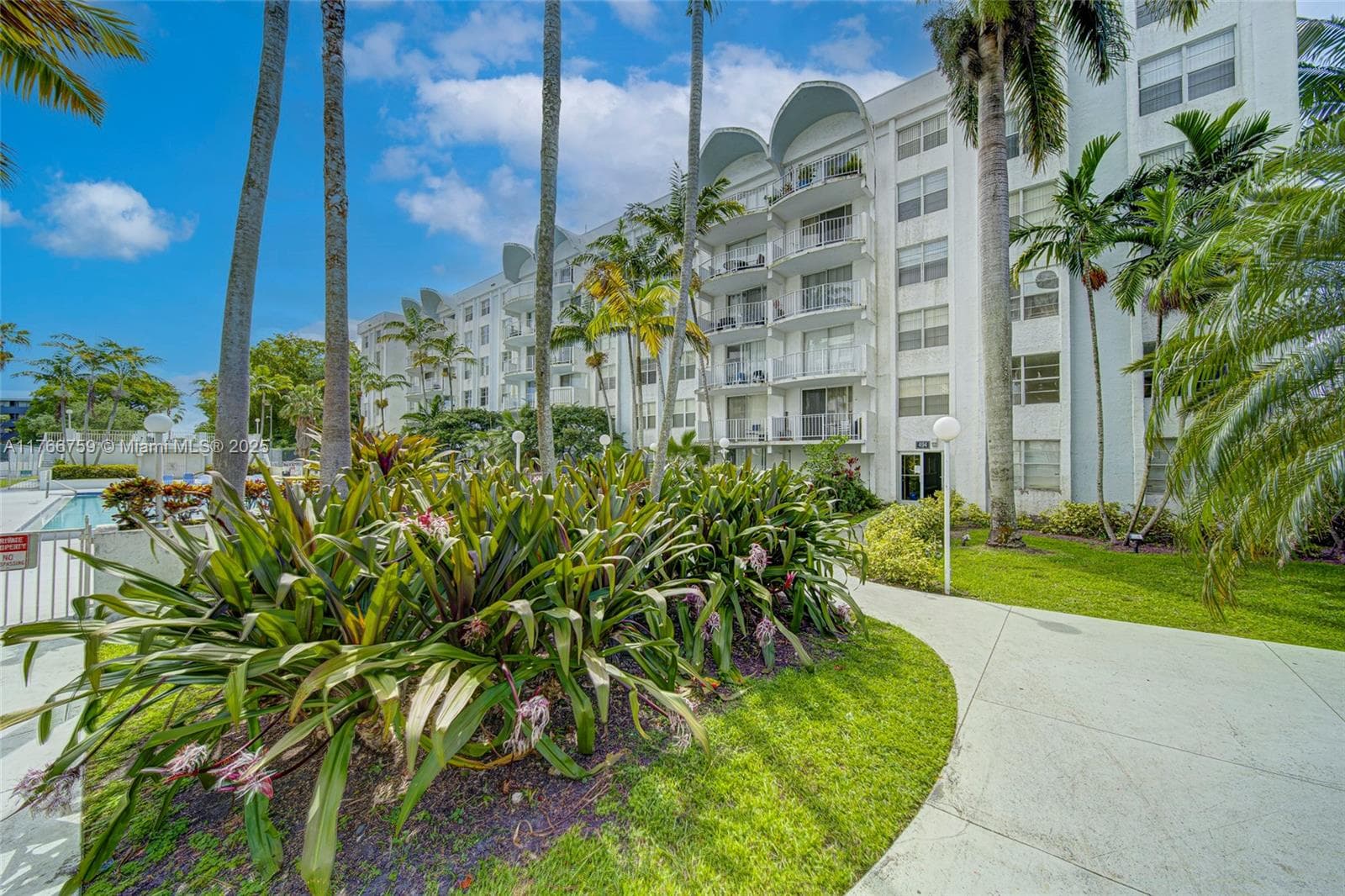 MONTECARLO CONDO · #C-205 in Miami - Photo 7