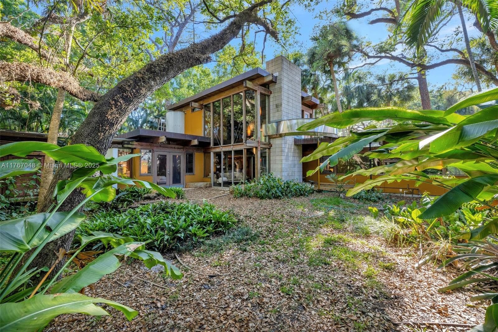 2410 SW 29th Way photo 2