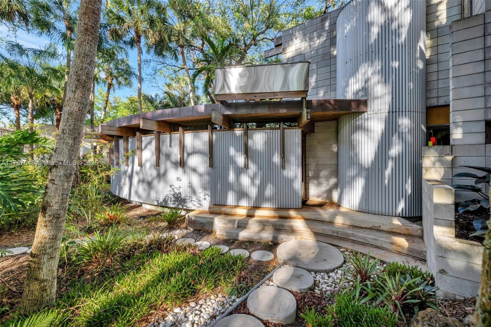 2410 SW 29th Way photo 9