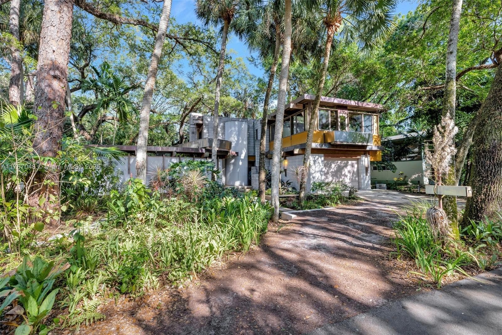 2410 SW 29th Way photo 8