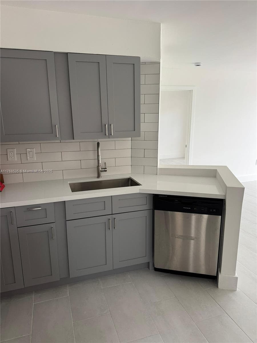 Unniversity Inn Condomini · #2209 in Coral Gables - Photo 2