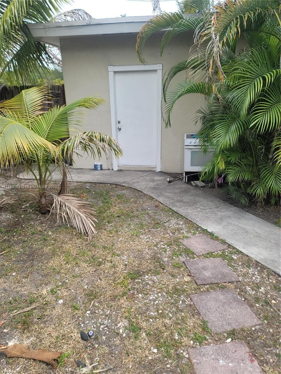 1244 NW 7th Ave #1 photo 7