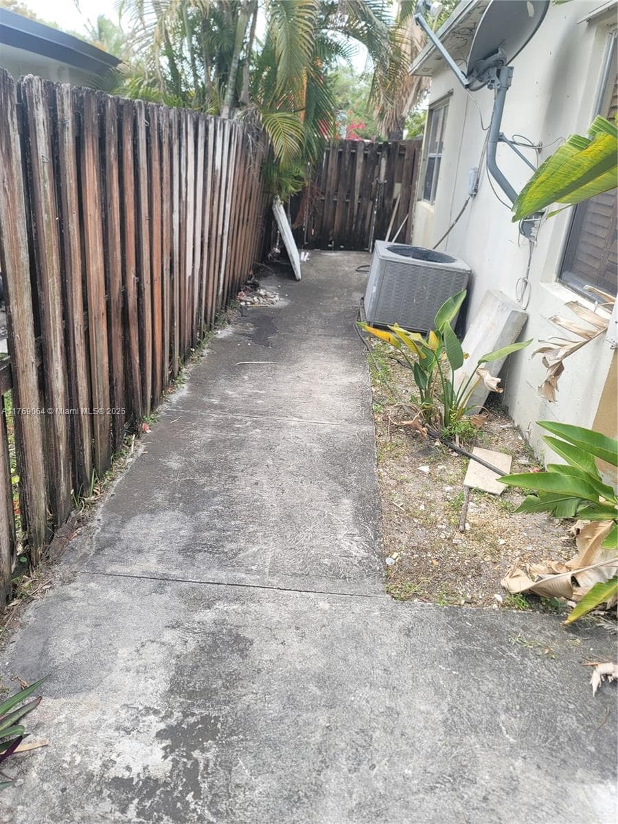 1244 NW 7th Ave #1 photo 10