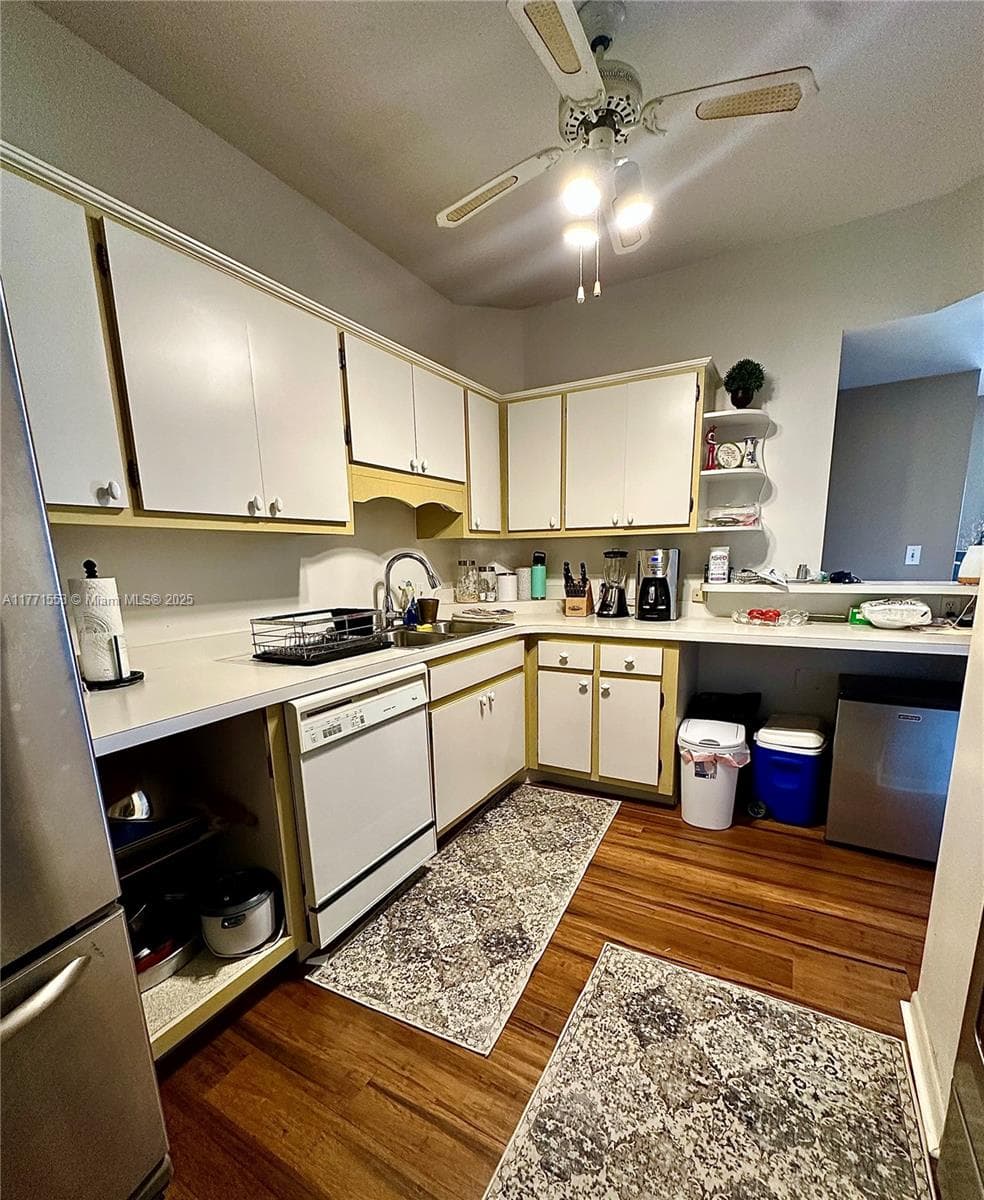 HILLCREST · #1017 in Hollywood - Photo 16