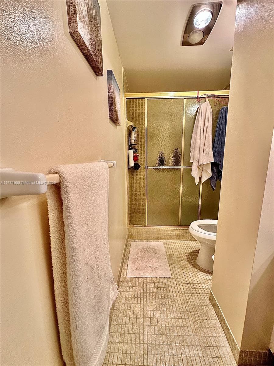 HILLCREST · #1017 in Hollywood - Photo 22
