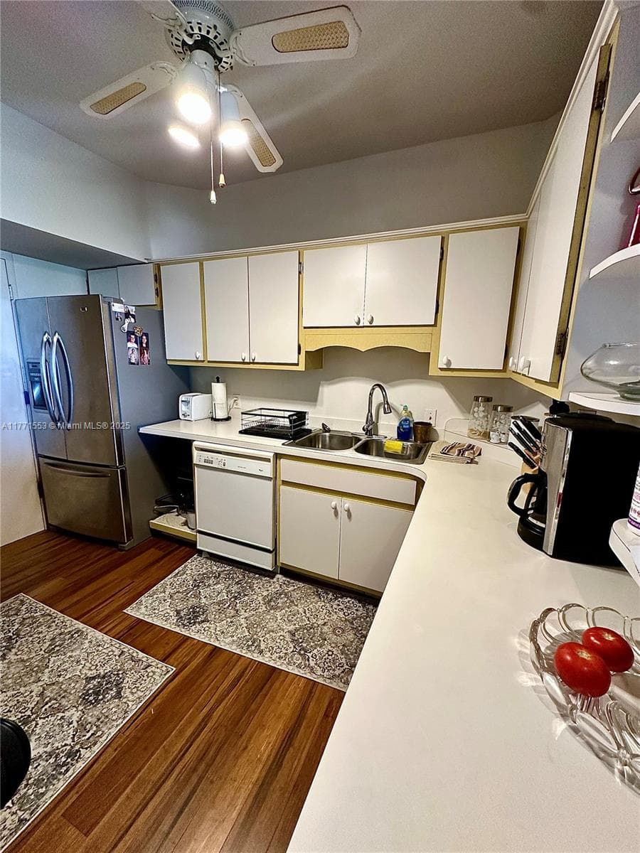 HILLCREST · #1017 in Hollywood - Photo 14