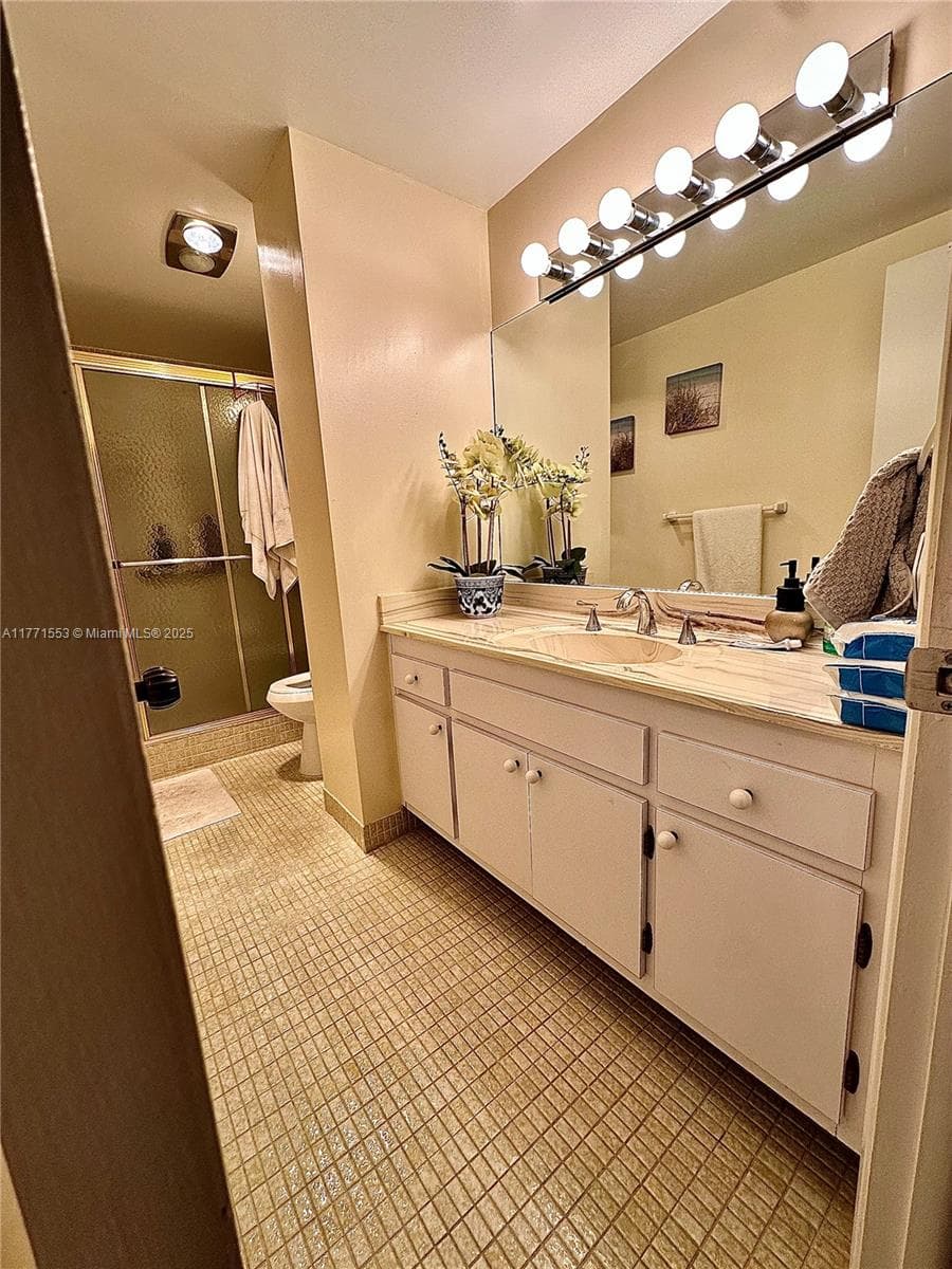HILLCREST · #1017 in Hollywood - Photo 19