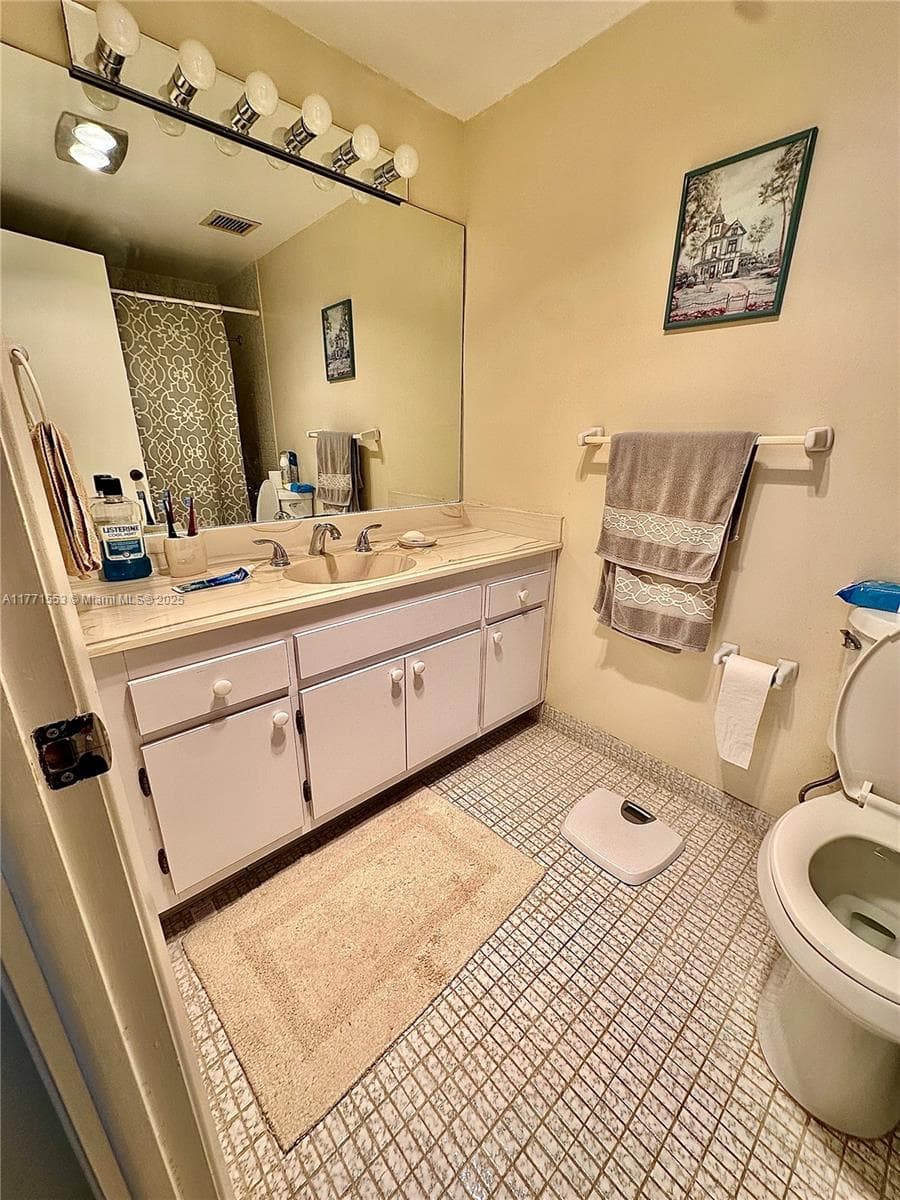 HILLCREST · #1017 in Hollywood - Photo 29