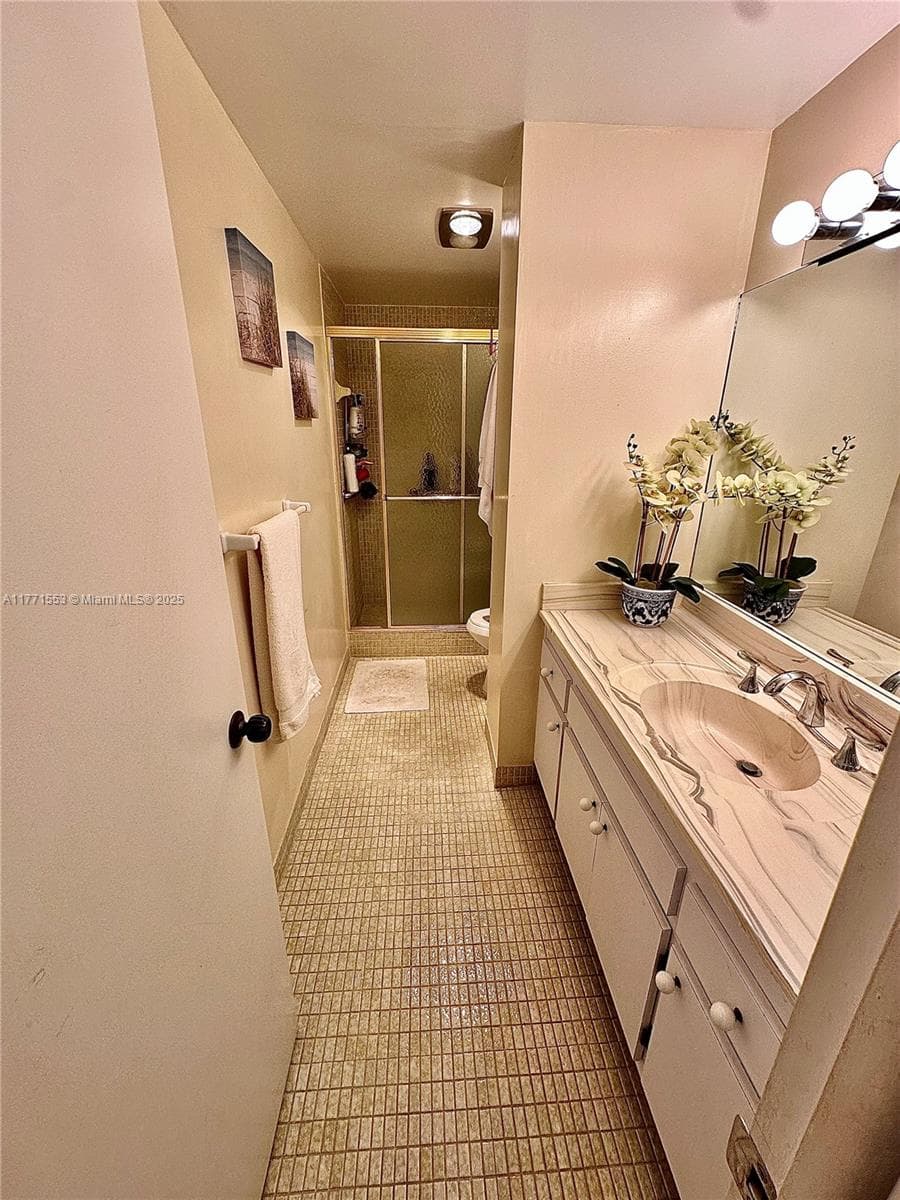 HILLCREST · #1017 in Hollywood - Photo 21