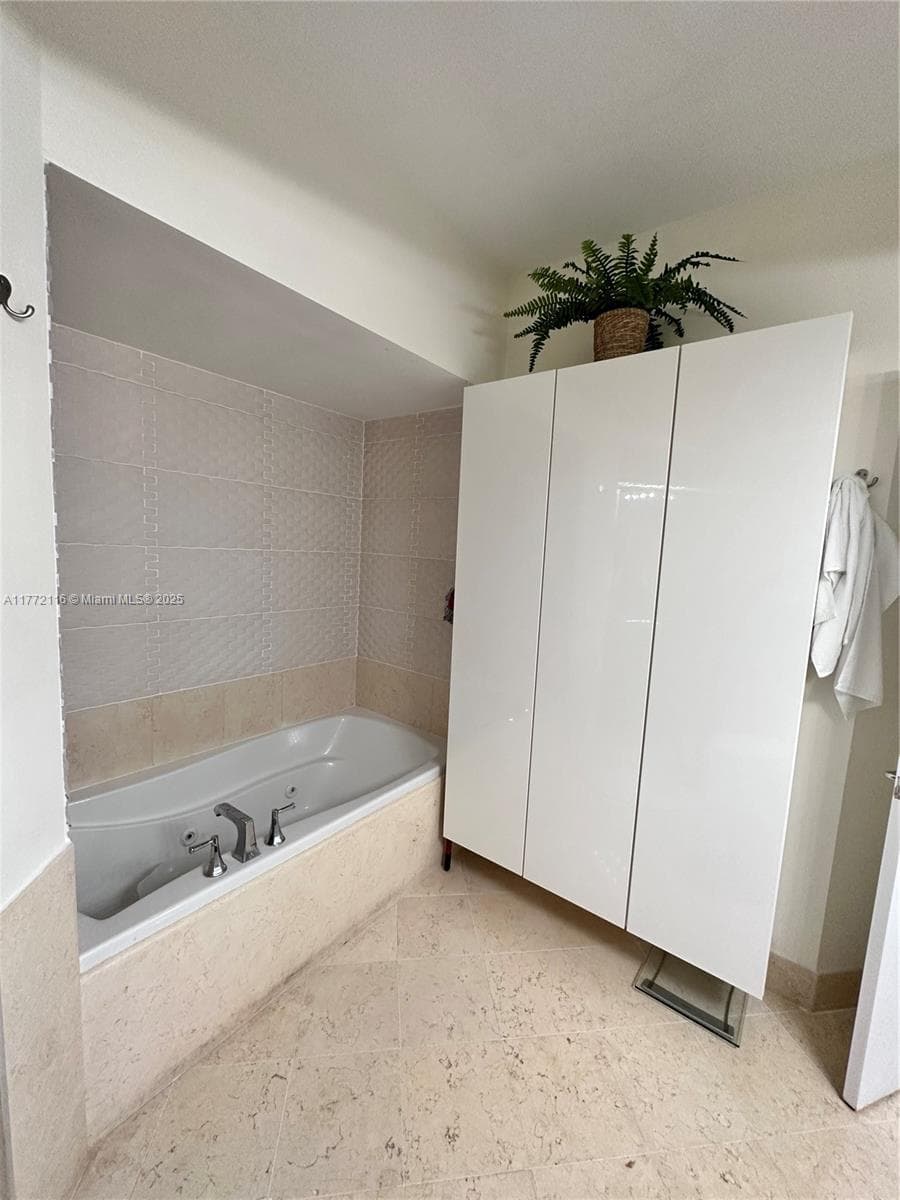 TUNBERRY VILLAGE · #1012 in Aventura - Photo 27