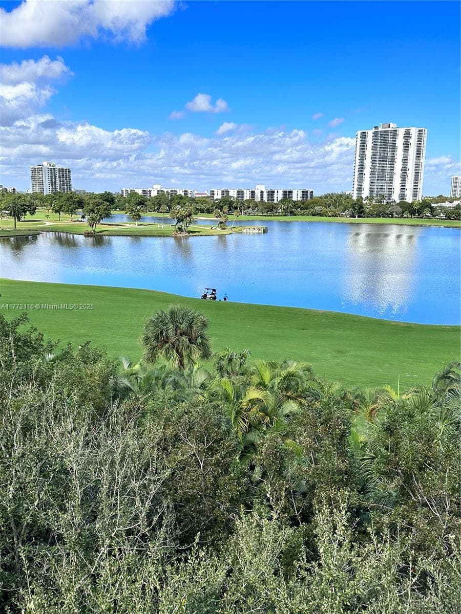 TUNBERRY VILLAGE · #1012 in Aventura - Photo 2