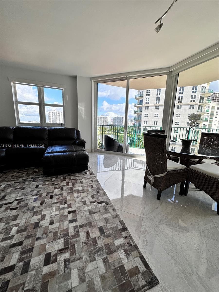 TUNBERRY VILLAGE · #1012 in Aventura - Photo 13