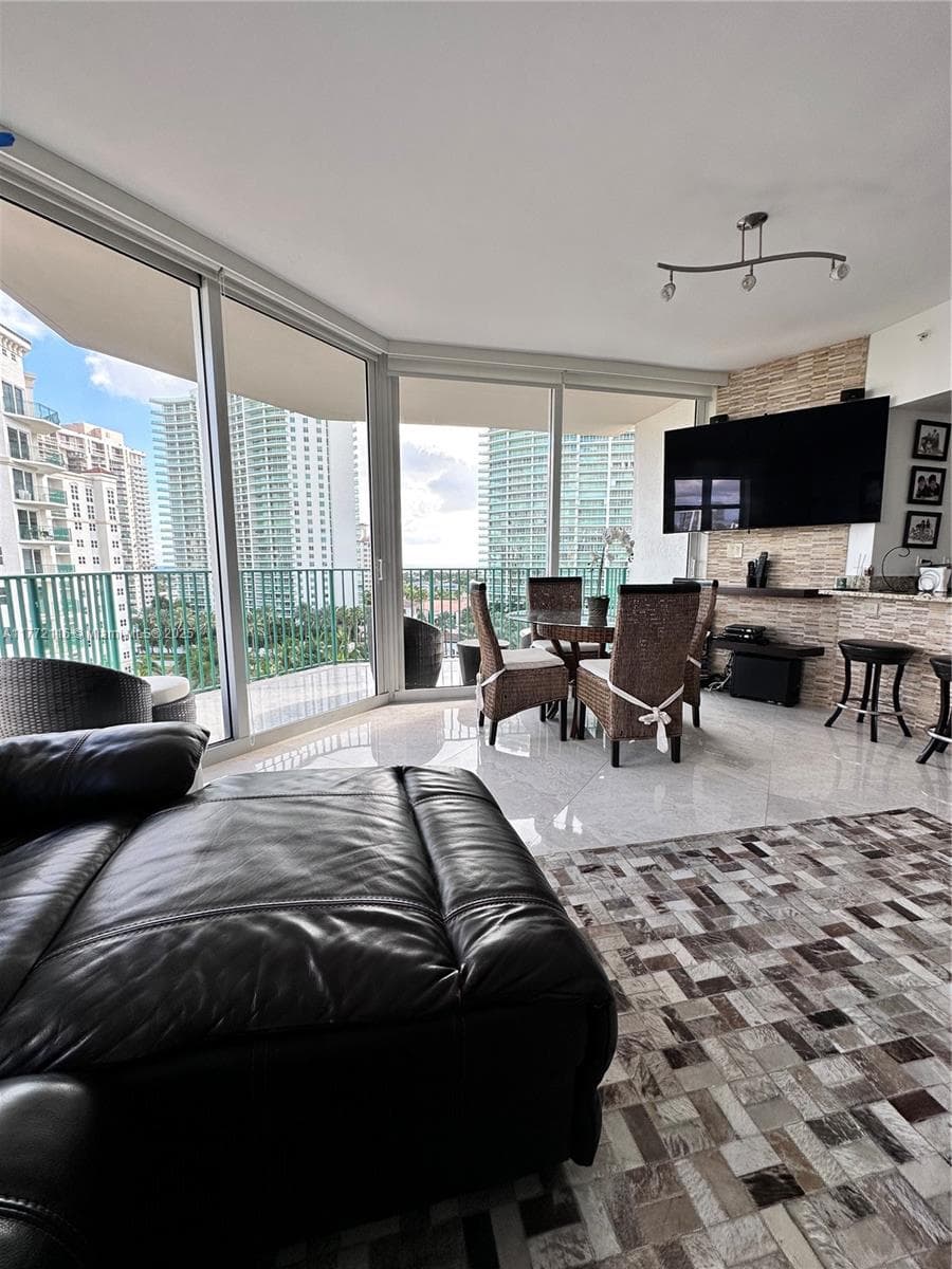TUNBERRY VILLAGE · #1012 in Aventura - Photo 16