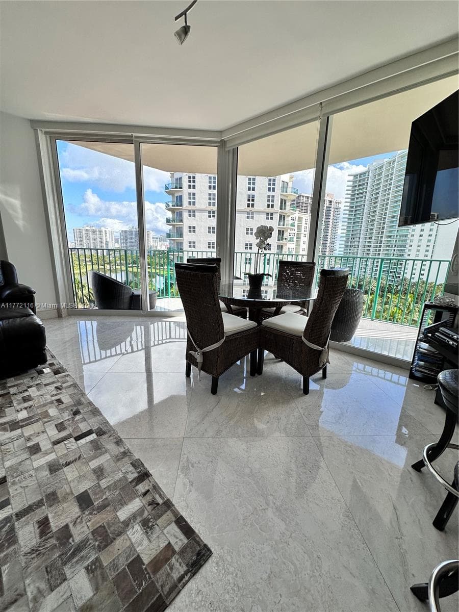 TUNBERRY VILLAGE · #1012 in Aventura - Photo 10