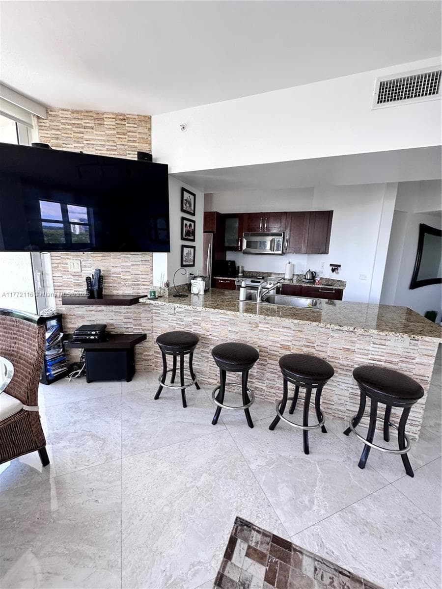 TUNBERRY VILLAGE · #1012 in Aventura - Photo 15