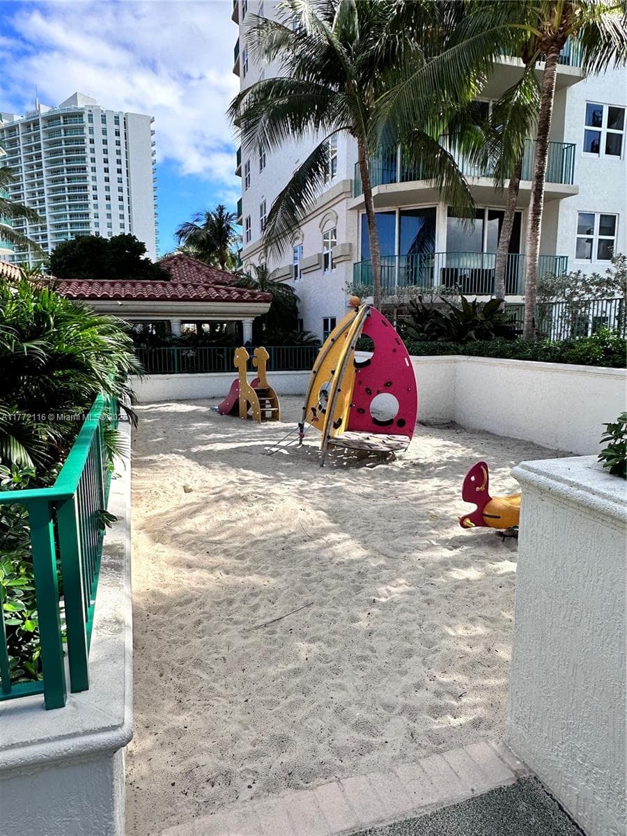 TUNBERRY VILLAGE · #1012 in Aventura - Photo 39