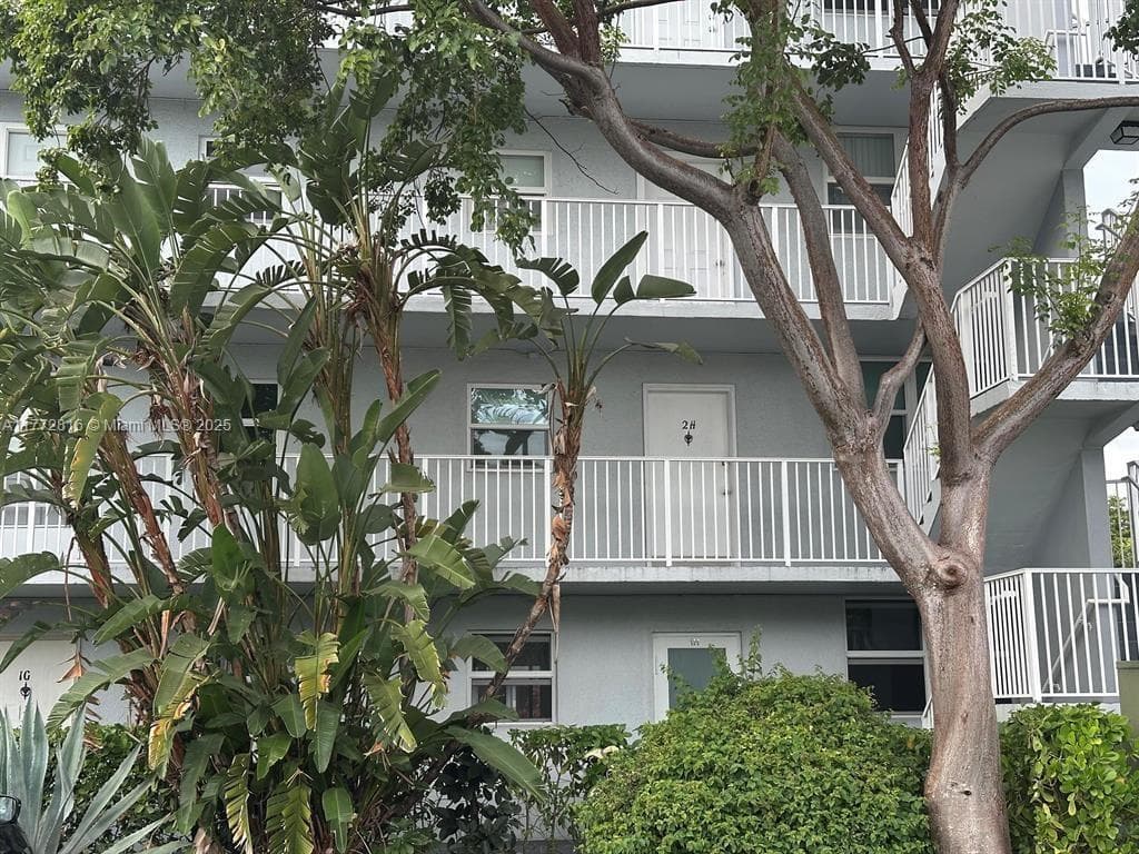ROYAL PARK CONDO · #2H in Oakland Park - Photo 2
